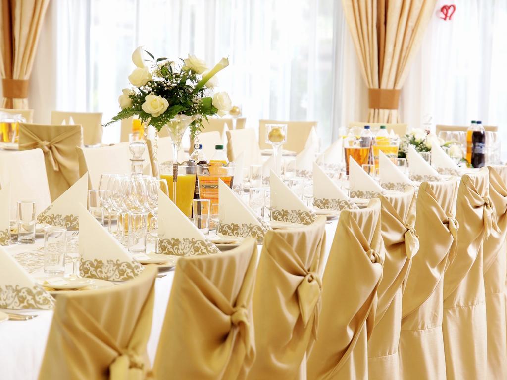 Hotel Austeria Conference & Spa チェホチネク エクステリア 写真