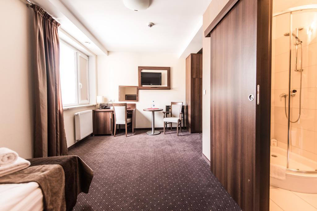 Hotel Austeria Conference & Spa チェホチネク エクステリア 写真