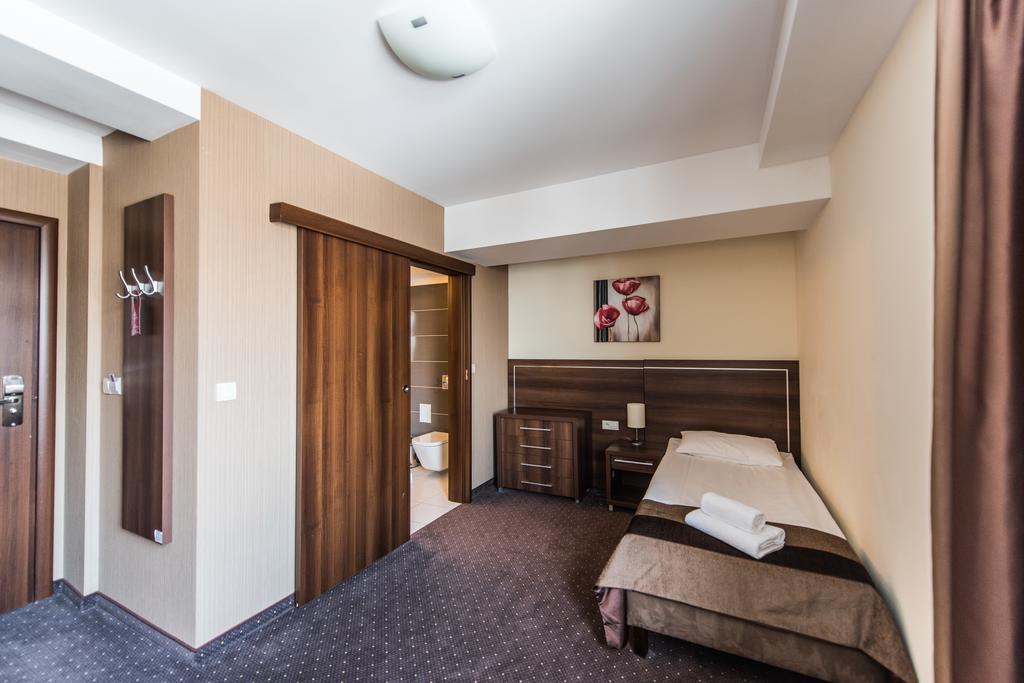 Hotel Austeria Conference & Spa チェホチネク エクステリア 写真