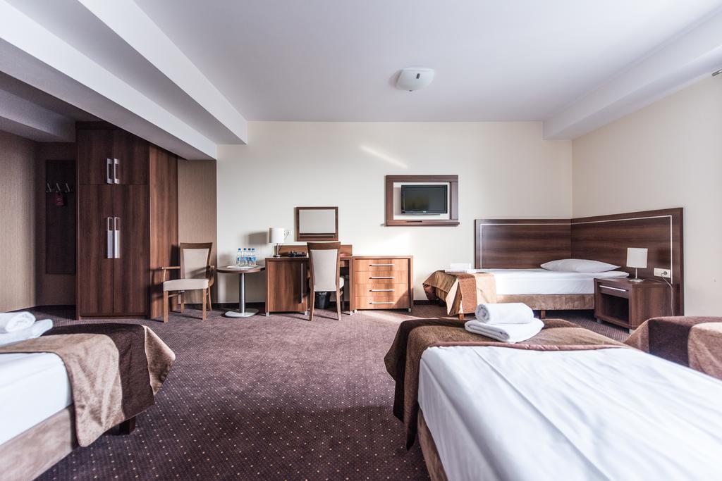 Hotel Austeria Conference & Spa チェホチネク エクステリア 写真
