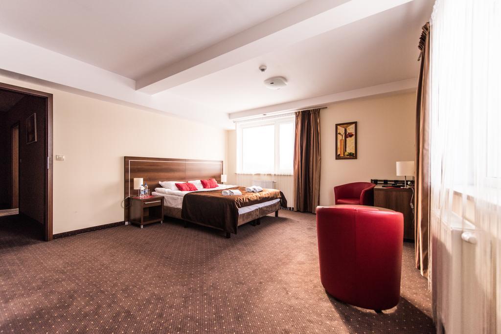 Hotel Austeria Conference & Spa チェホチネク エクステリア 写真