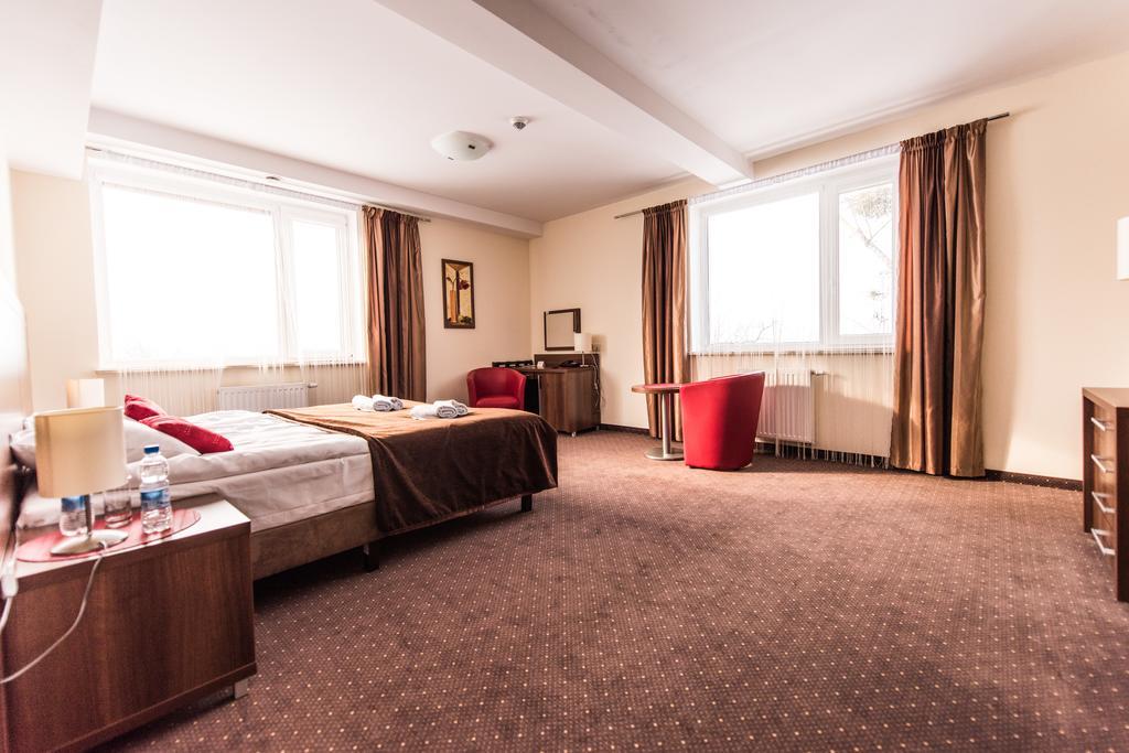 Hotel Austeria Conference & Spa チェホチネク エクステリア 写真