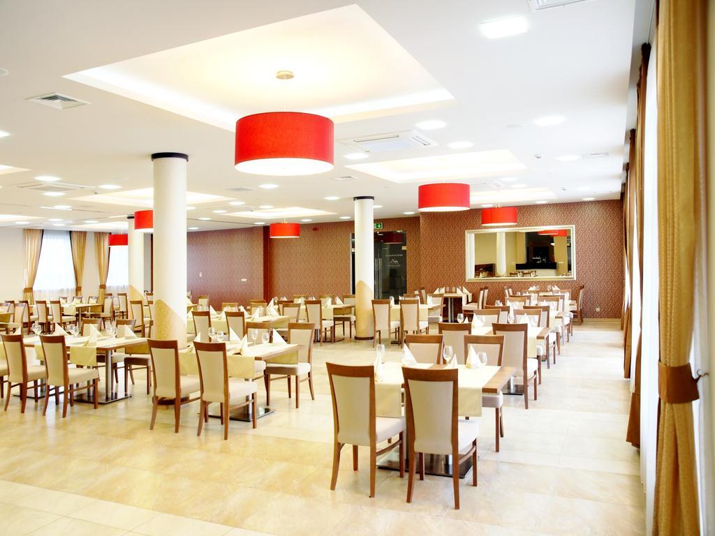 Hotel Austeria Conference & Spa チェホチネク エクステリア 写真