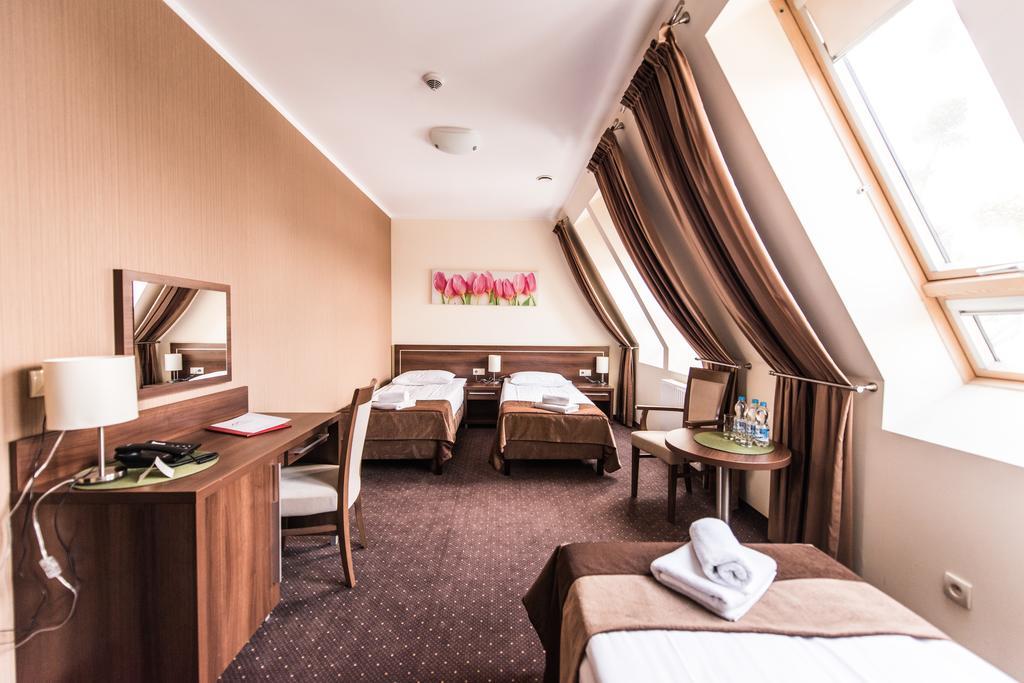 Hotel Austeria Conference & Spa チェホチネク エクステリア 写真