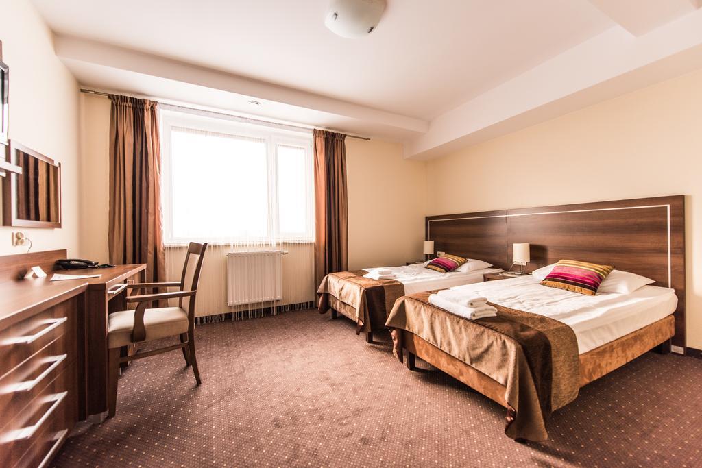 Hotel Austeria Conference & Spa チェホチネク エクステリア 写真