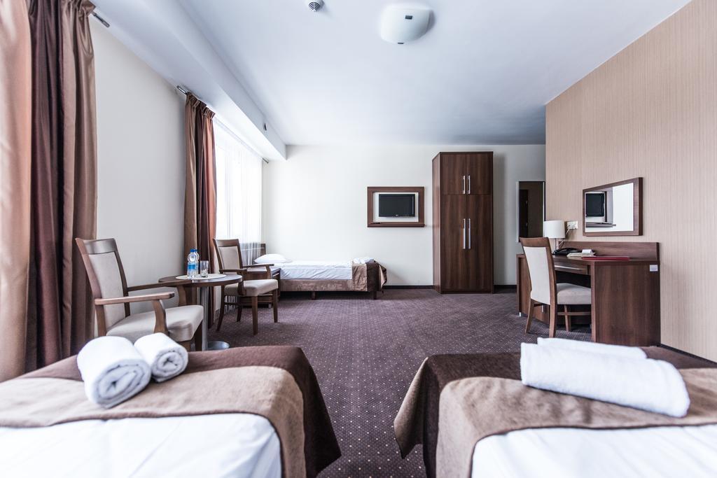 Hotel Austeria Conference & Spa チェホチネク エクステリア 写真