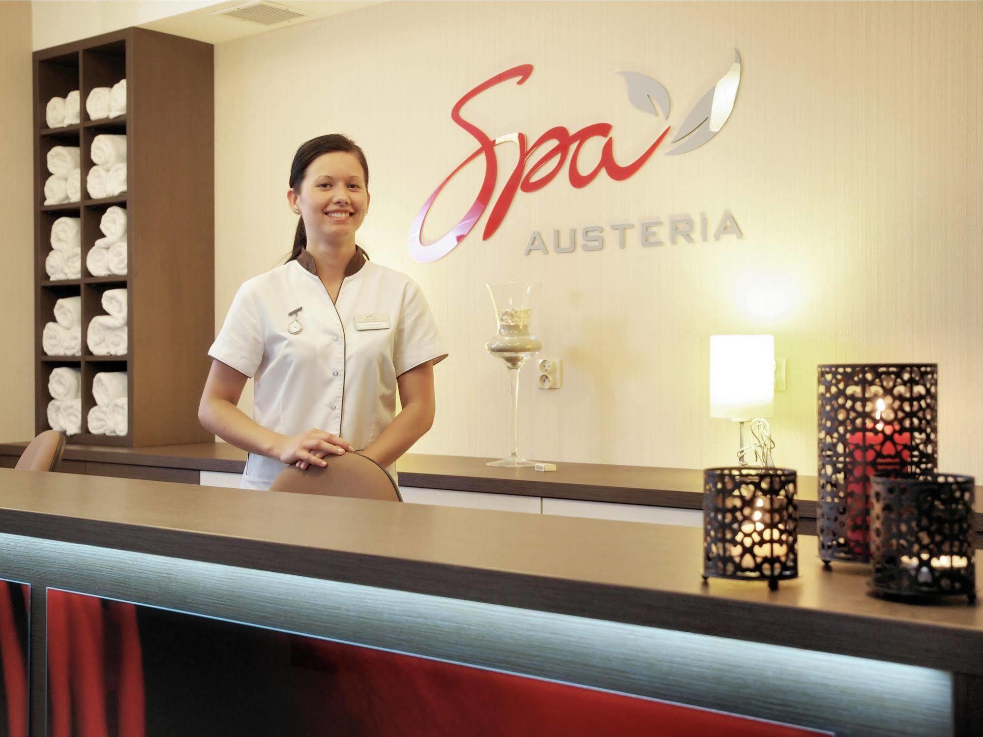 Hotel Austeria Conference & Spa チェホチネク エクステリア 写真