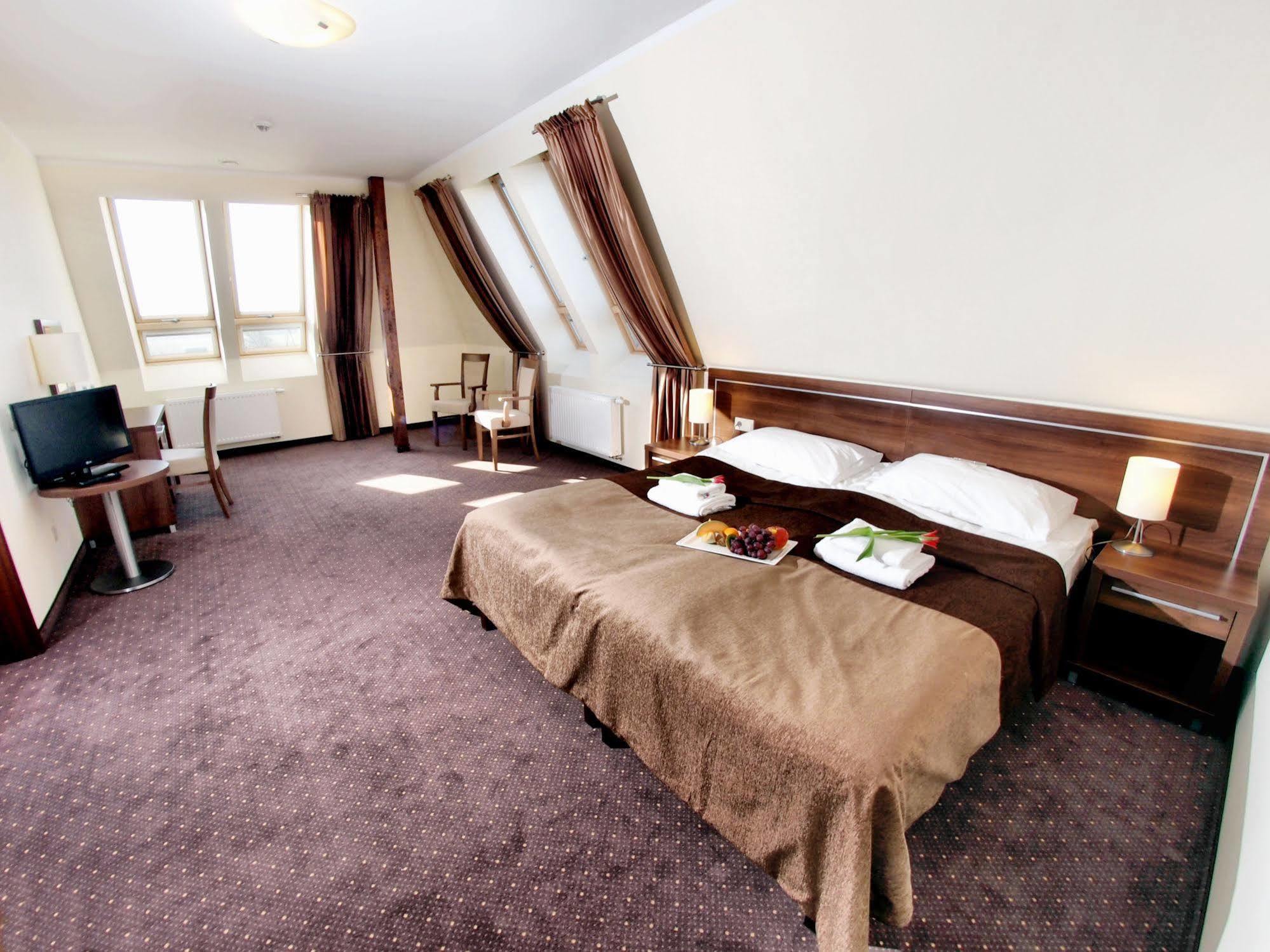 Hotel Austeria Conference & Spa チェホチネク エクステリア 写真