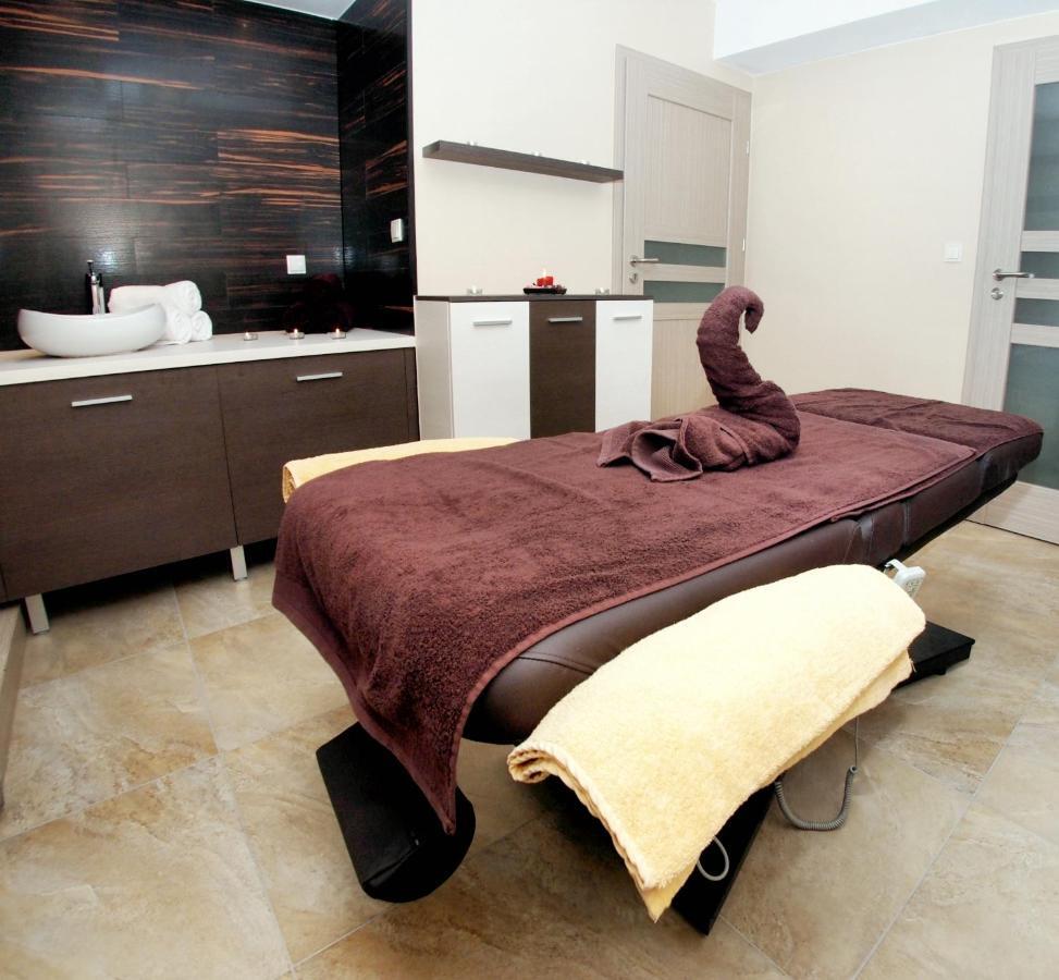 Hotel Austeria Conference & Spa チェホチネク エクステリア 写真